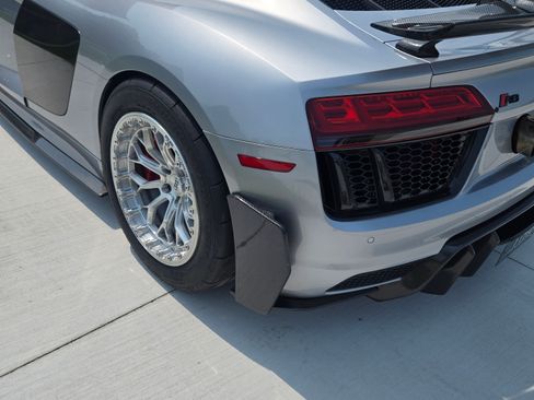Used 2018 Audi R8 V10 w/ Premium Package image 4