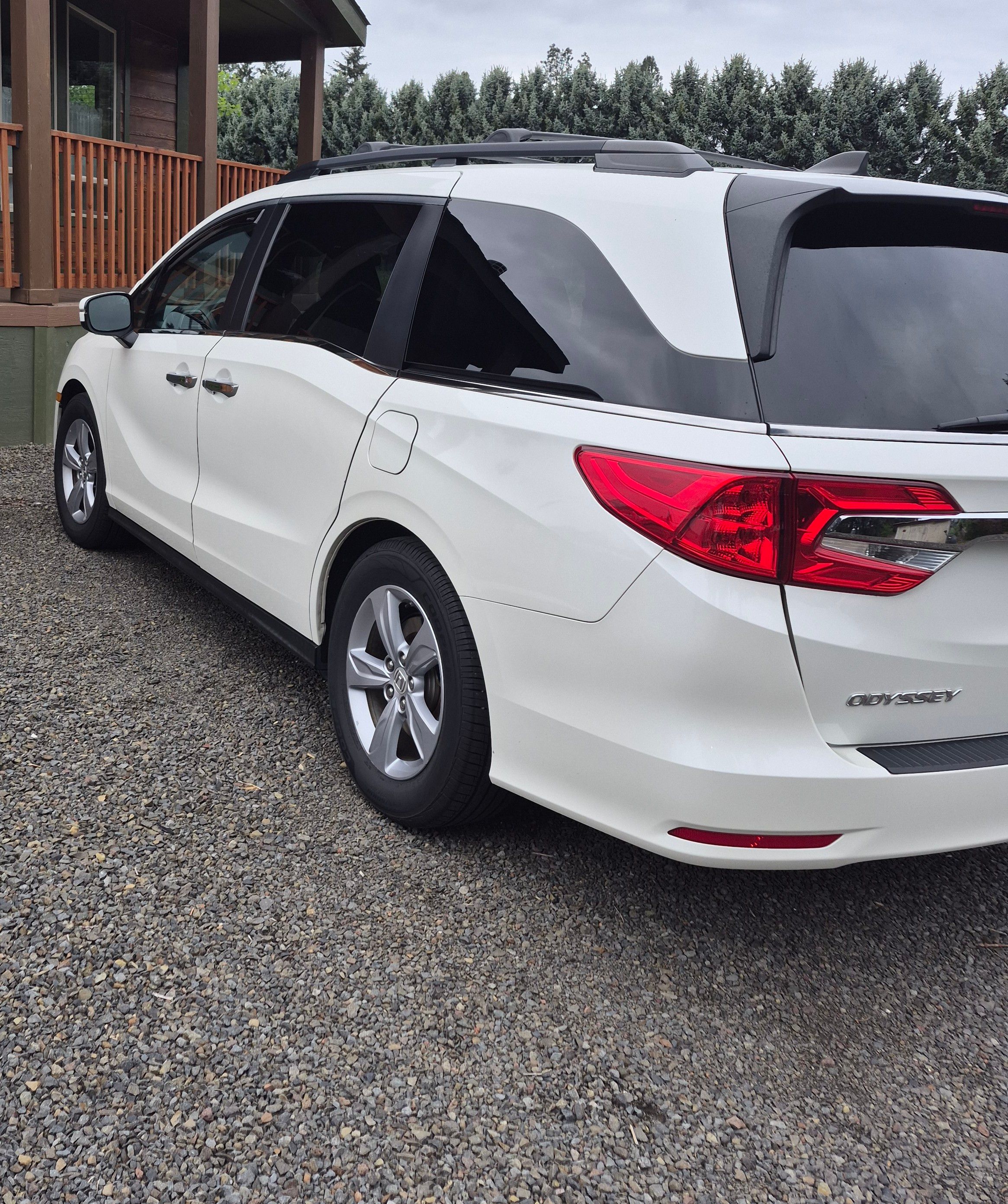 Used 2018 Honda Odyssey EX image 1