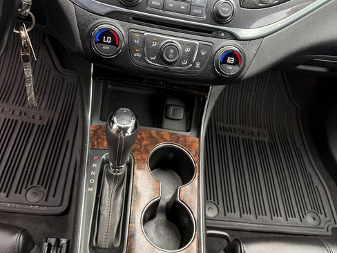 Used 2014 Chevrolet Impala LT FWD image 12