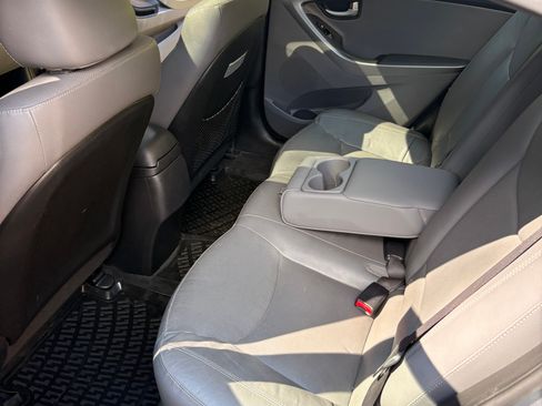 Used 2014 Hyundai Elantra Limited w/ Option Group 03 FWD image 10