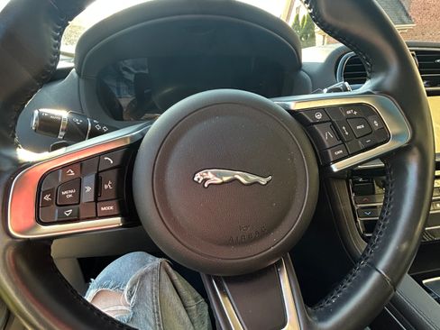 Used 2019 Jaguar F-PACE Prestige AWD/4WD image 27