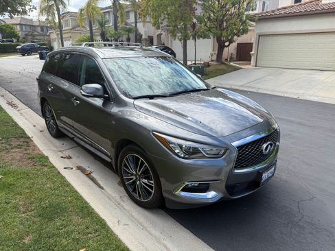 Used 2019 INFINITI QX60 Luxe w/ Sensory Package FWD image 5