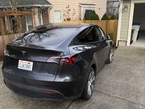 Used 2024 Tesla Model Y Long Range image 10