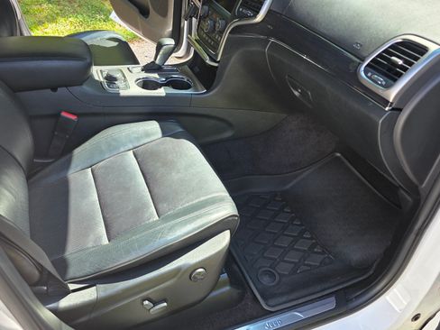 Used 2018 Jeep Grand Cherokee Overland image 6