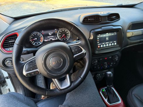 Used 2019 Jeep Renegade Trailhawk image 12