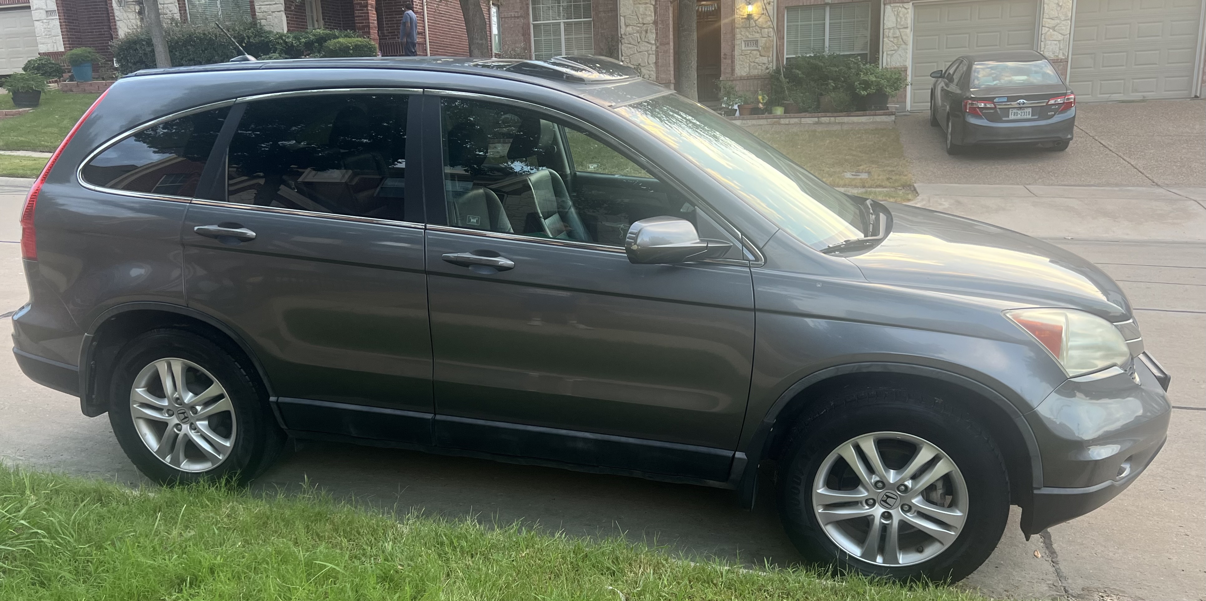 Used 2010 Honda CR-V EX-L image 1