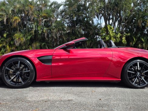 Used 2021 Aston Martin V8 Vantage Roadster image 5