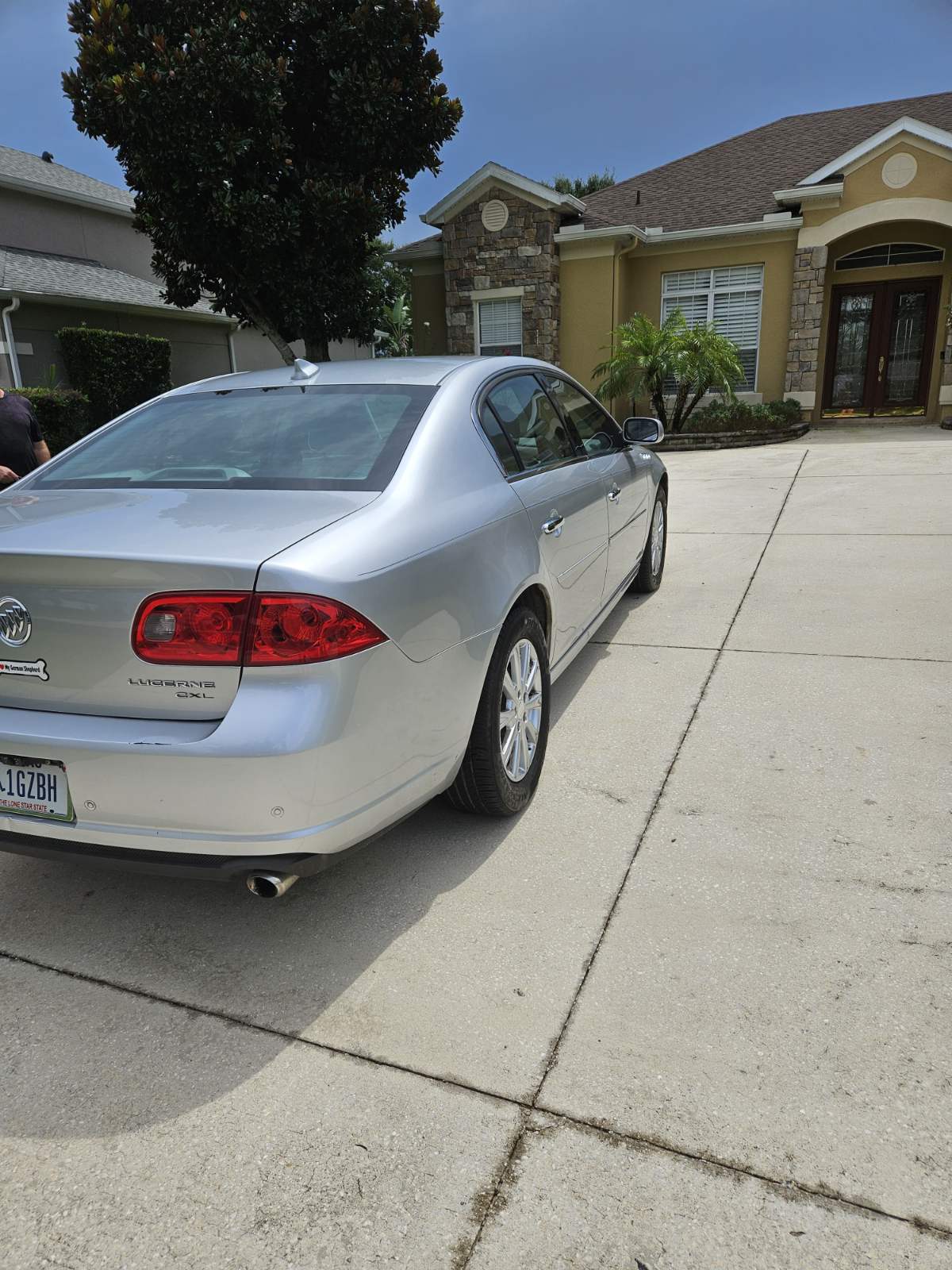 Used 2011 Buick Lucerne CXL FWD image 4