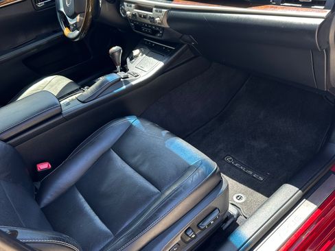 Used 2015 Lexus ES 350 w/ Luxury Package FWD image 6