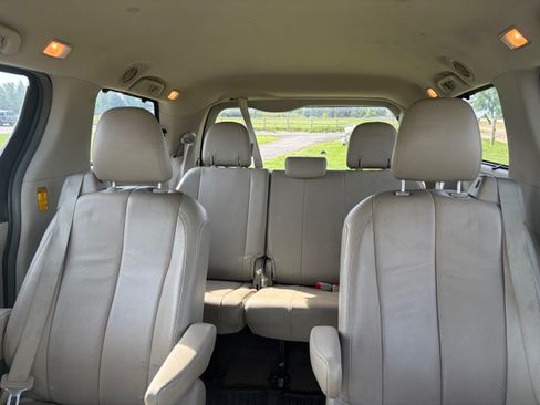 Used 2014 Toyota Sienna XLE AWD/4WD image 6
