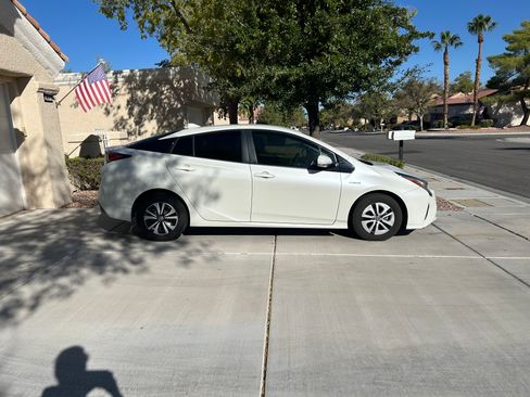 Used 2017 Toyota Prius Two w/ Prius Two Safety Plus Package image 4