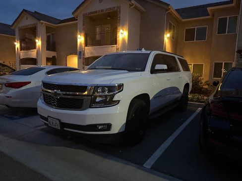 Used 2019 Chevrolet Suburban LT image 1