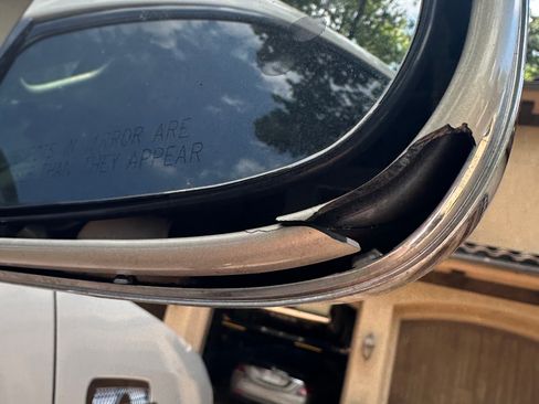 Used 2007 Cadillac Escalade AWD w/ Information Package image 9