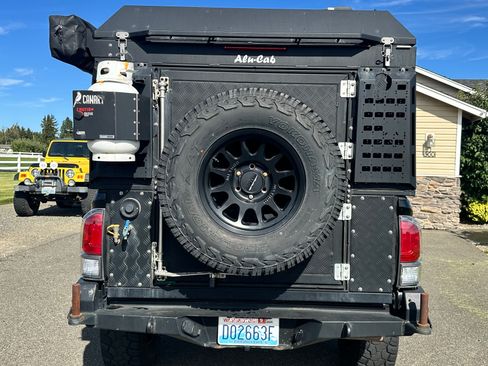 Used 2021 Toyota Tacoma TRD Off-Road w/ TRD Premium Off Road Package image 16