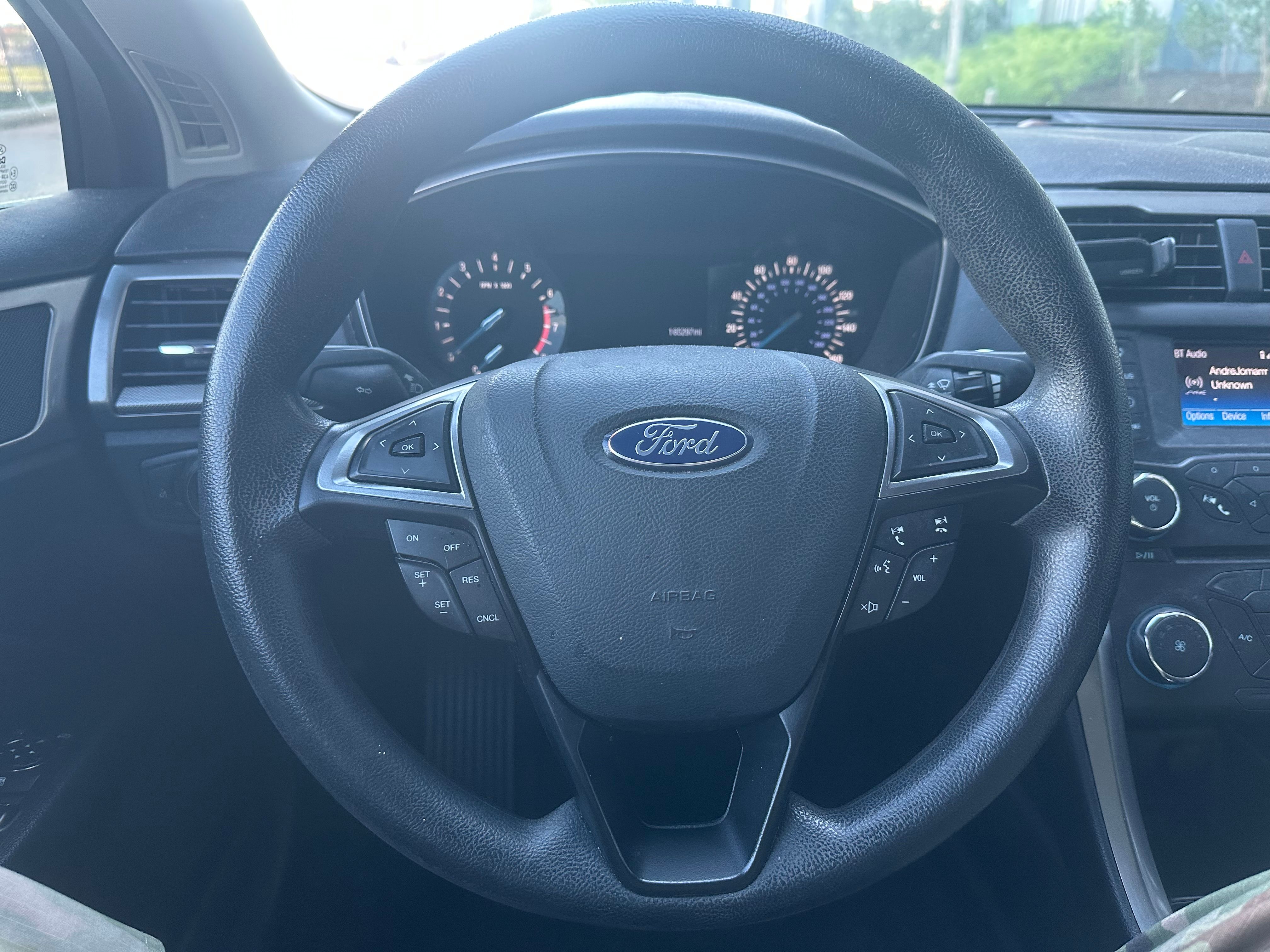 Used 2017 Ford Fusion SE FWD image 4