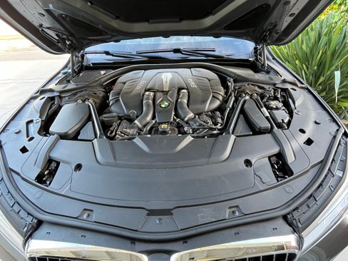 Used 2016 BMW 750i image 14