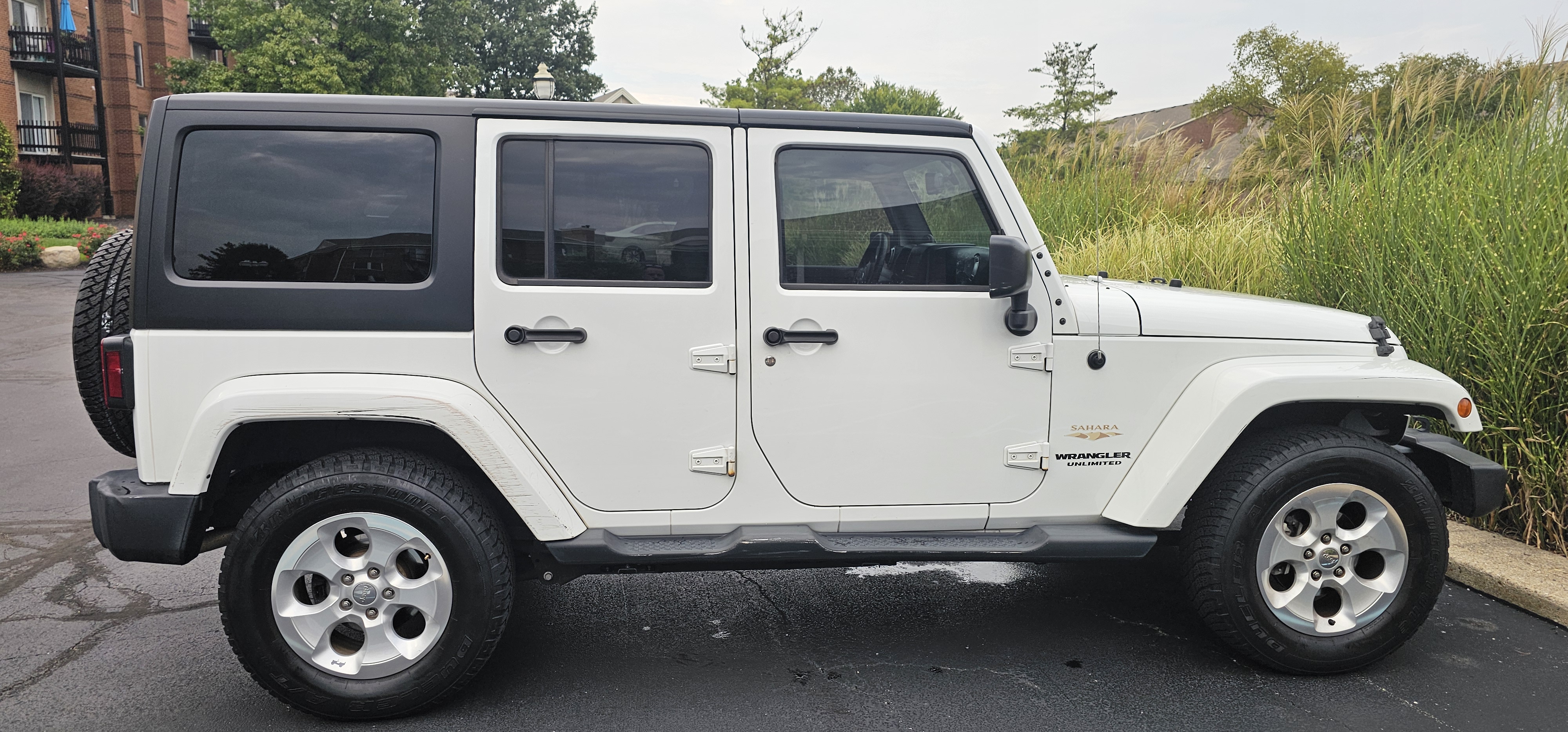 Used 2014 Jeep Wrangler Unlimited Sahara w/ Dual Top Group AWD/4WD image 2