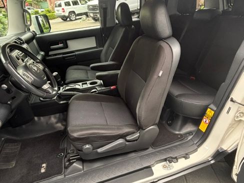 Used 2011 Toyota FJ Cruiser 4WD w/ Upgrade Pkg image 13