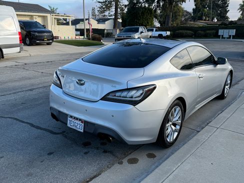 Used 2014 Hyundai Genesis 3.8 image 9