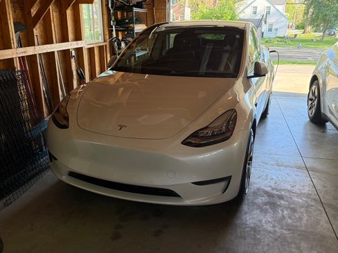 Used 2021 Tesla Model Y Long Range image 13