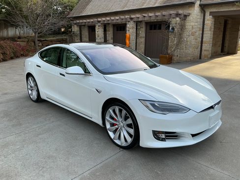 Used 2017 Tesla Model S P100D image 2