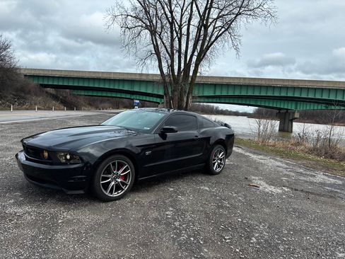 Used 2010 Ford Mustang GT Premium image 4