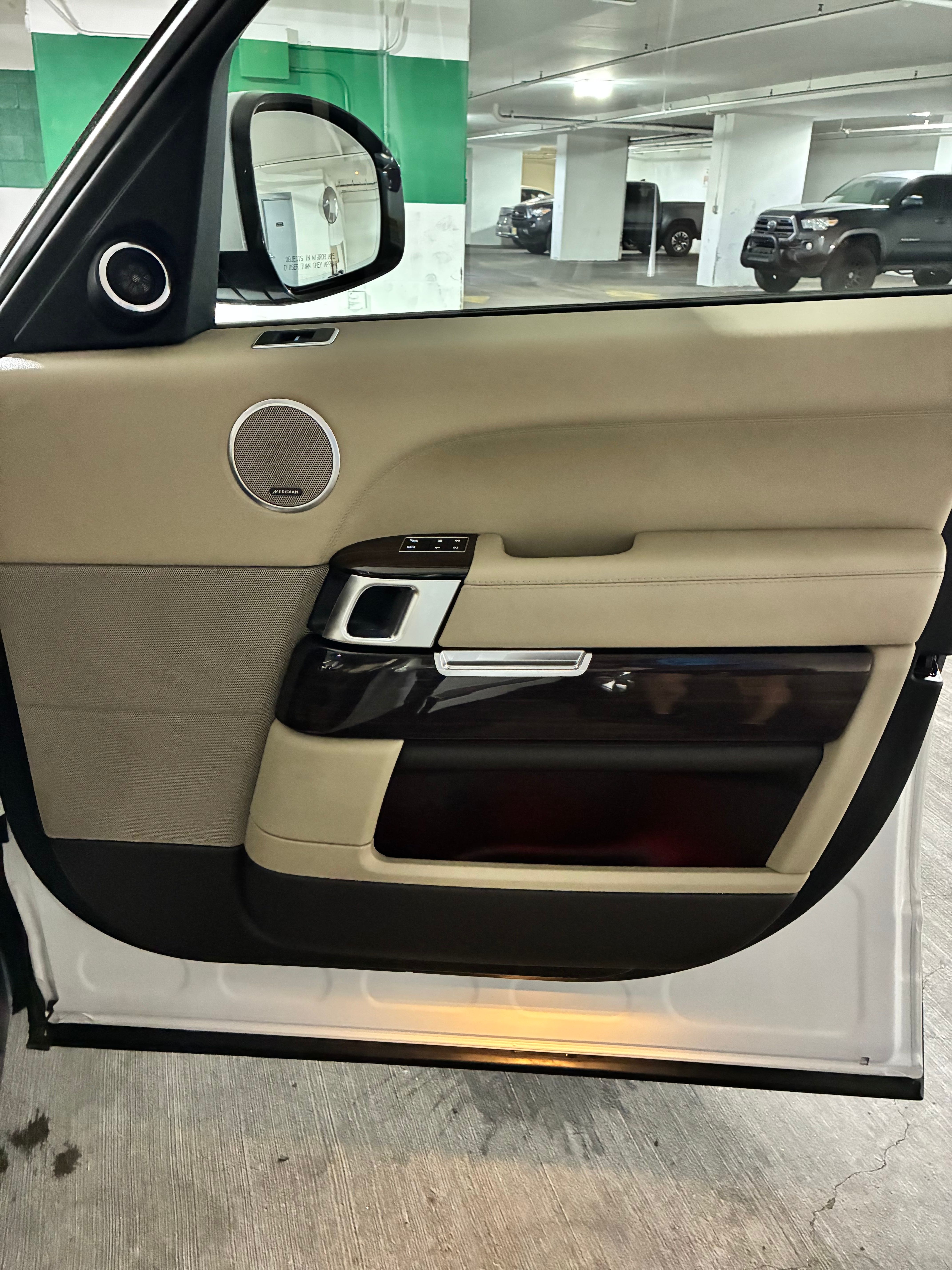 Used 2017 Land Rover Range Rover HSE AWD/4WD image 12