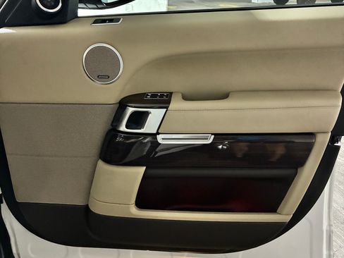 Used 2017 Land Rover Range Rover HSE image 12