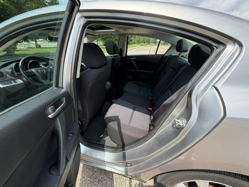 Used 2011 MAZDA MAZDA3 i Touring FWD image 16