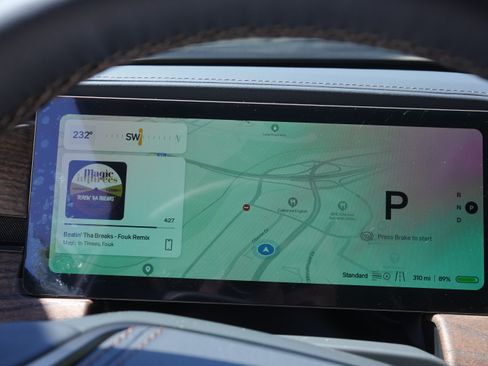 Used 2026 Rivian R1T Premium image 28