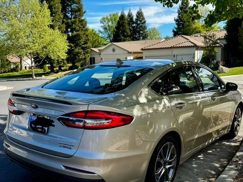 Used 2019 Ford Fusion Titanium image 2