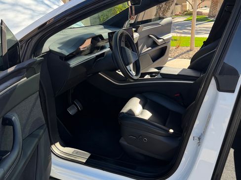 Used 2023 Tesla Model X image 10