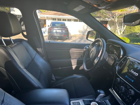 Used 2022 Jeep Grand Cherokee Laredo X image 5