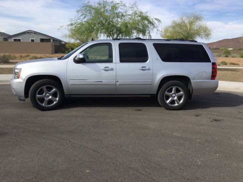 Used 2012 Chevrolet Suburban LTZ image 2