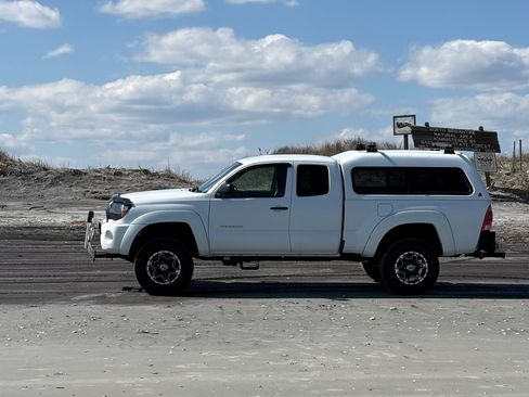 Used 2006 Toyota Tacoma 4x4 Access Cab V6 image 1