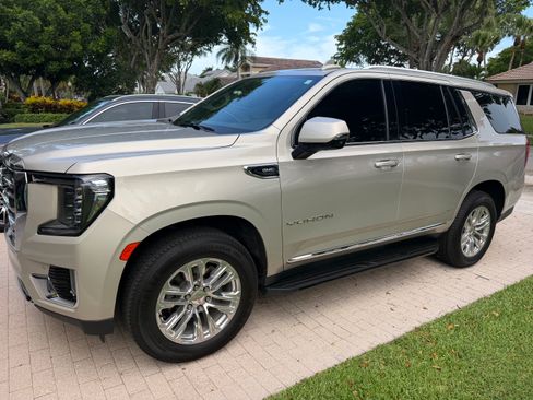 Used 2022 GMC Yukon SLT w/ SLT Luxury Package RWD image 17