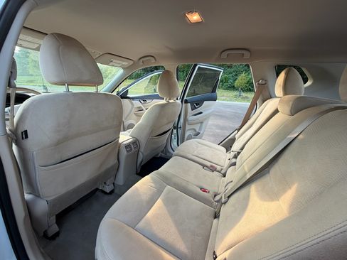 Used 2015 Nissan Rogue SV FWD image 16