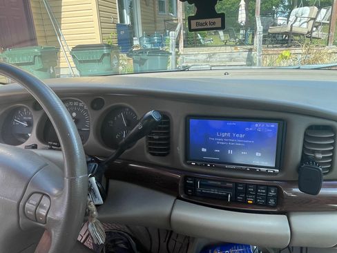 Used 2005 Buick Le Sabre Custom w/ Leather and Comfort Group image 6