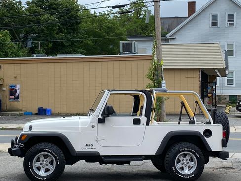 Used 2006 Jeep Wrangler Unlimited w/ Premium Audio Group image 2