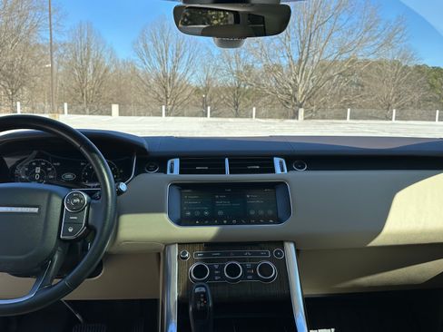 Used 2017 Land Rover Range Rover Sport HSE image 11