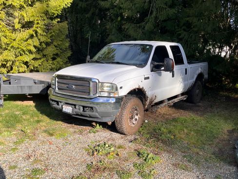 Used 2004 Ford F250 XLT image 2