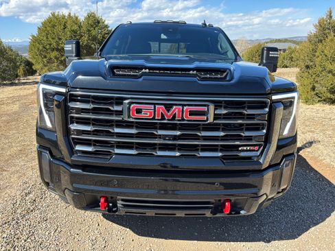 Used 2024 GMC Sierra 2500 AT4 w/ AT4 Preferred Package image 2
