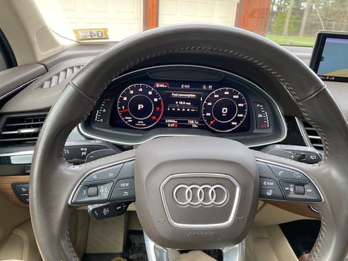 Used 2017 Audi Q7 3.0T Prestige AWD/4WD image 9