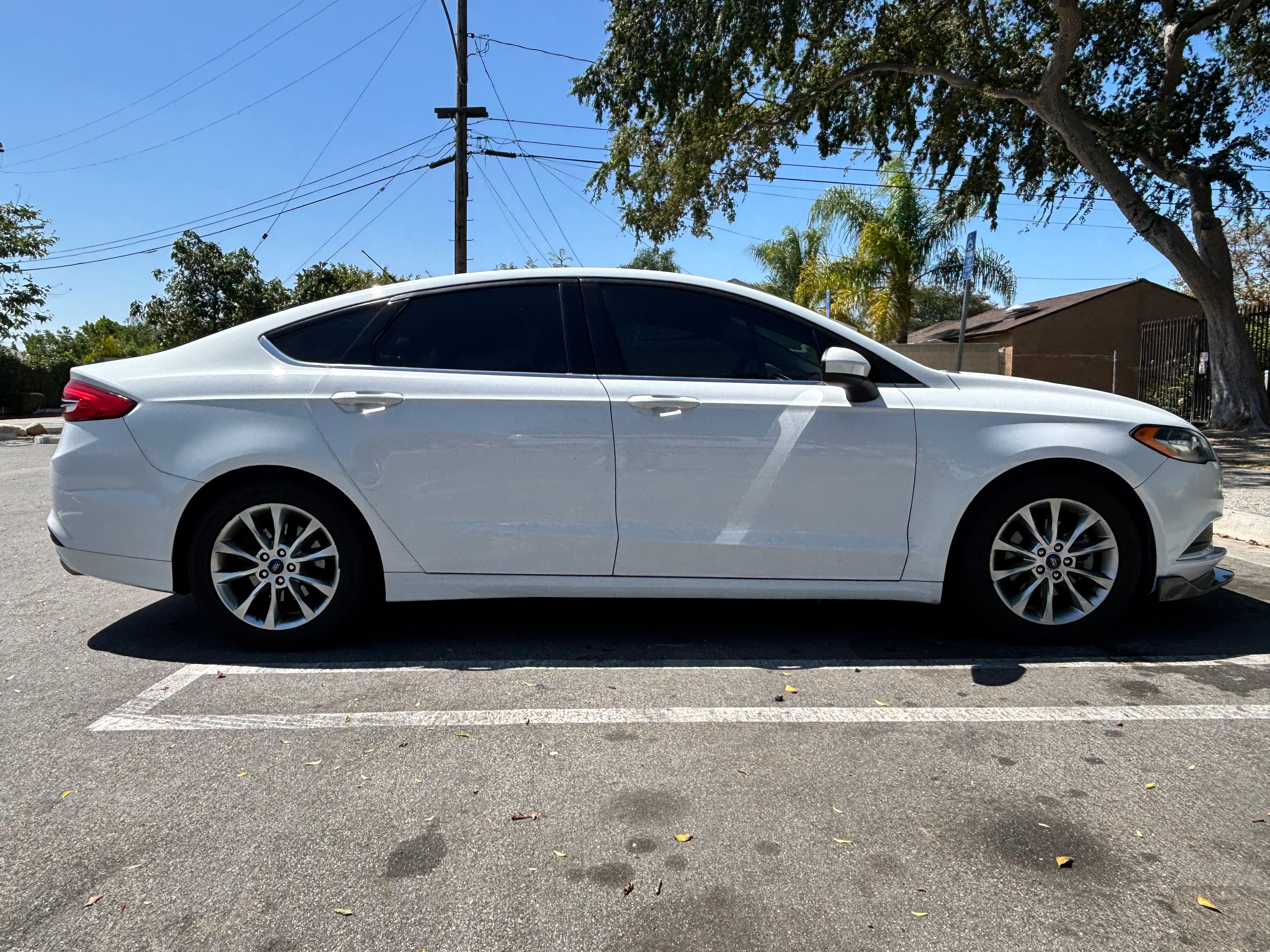Used 2017 Ford Fusion SE w/ Fusion SE Technology Package FWD image 8
