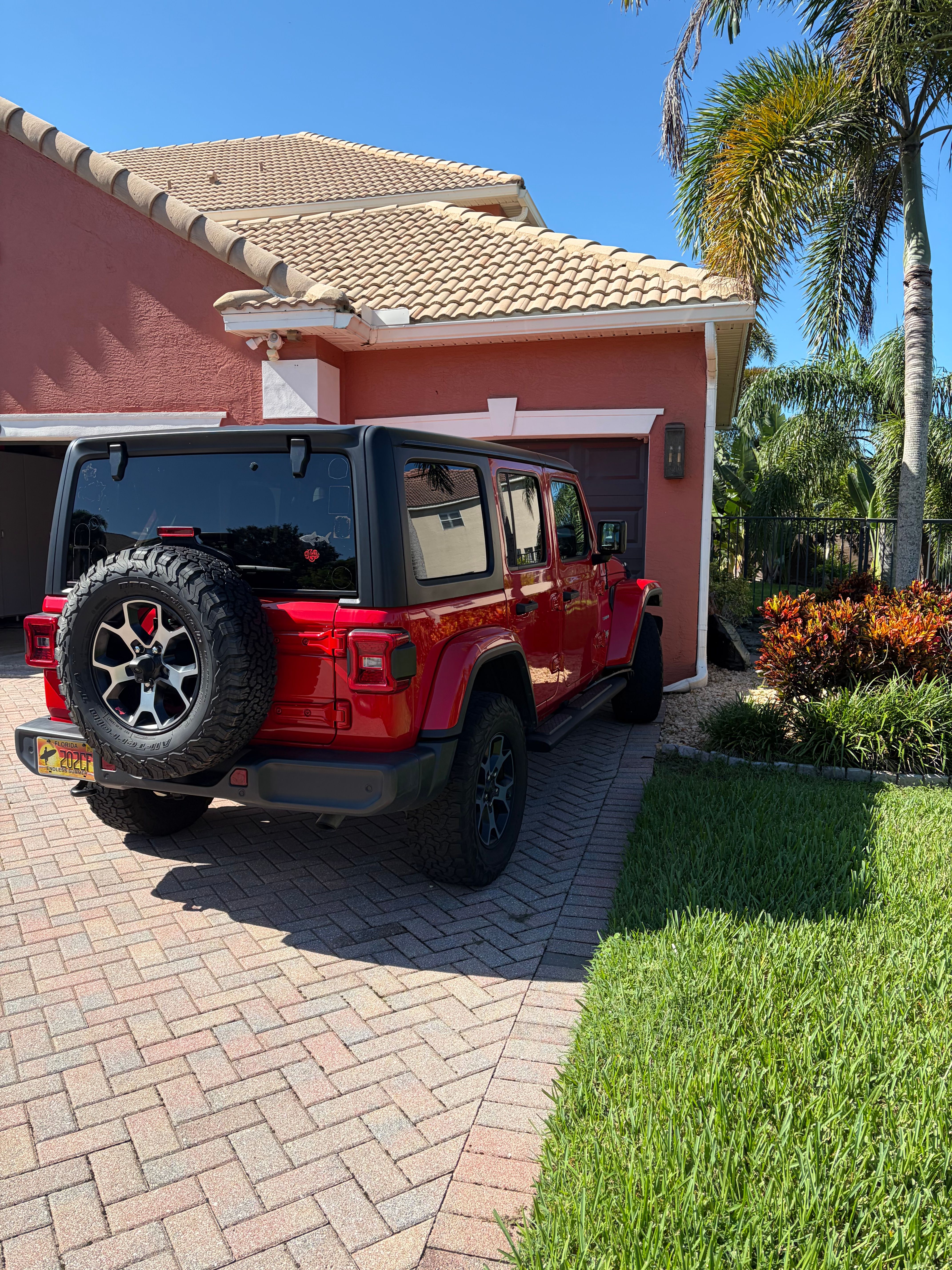 Used 2020 Jeep Wrangler Unlimited Sahara AWD/4WD image 12