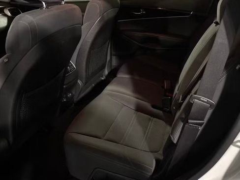 Used 2016 Kia Sorento LX w/ LX Convenience Package image 11