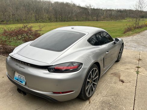 Used 2018 Porsche 718 Cayman image 13