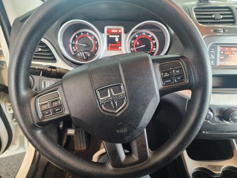Used 2014 Dodge Journey SXT image 11