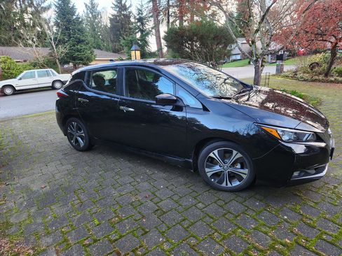 Used 2022 Nissan Leaf SV w/ SV Technology Package image 4