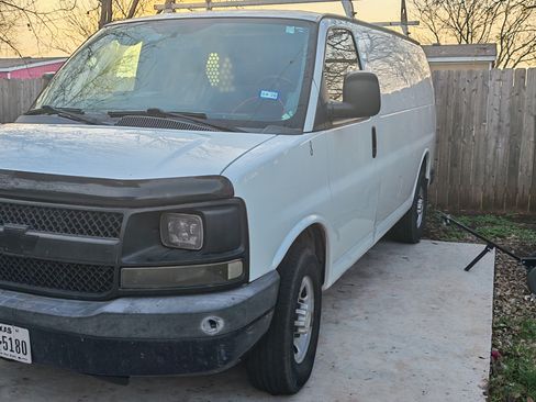 Used 2013 Chevrolet Express 2500 image 1